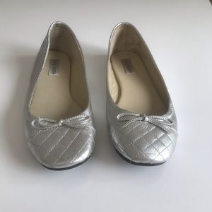 Silver Steve Madden Flats - size 10